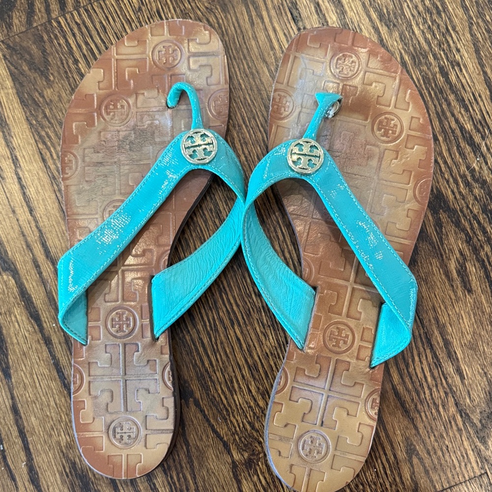 Tory Burch Turquoise Patent Leather Logo Thong  flip flop Sandals